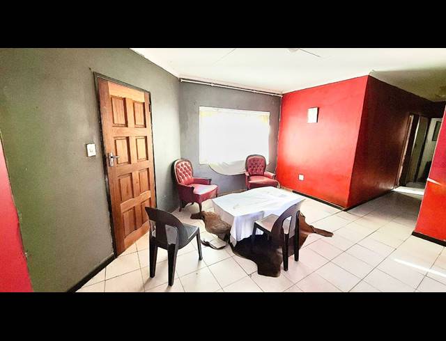 3 BEDROOM HOUSE FOR SALE IN FLORA PARK
